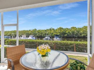 206 Newport Dr  805 Naples